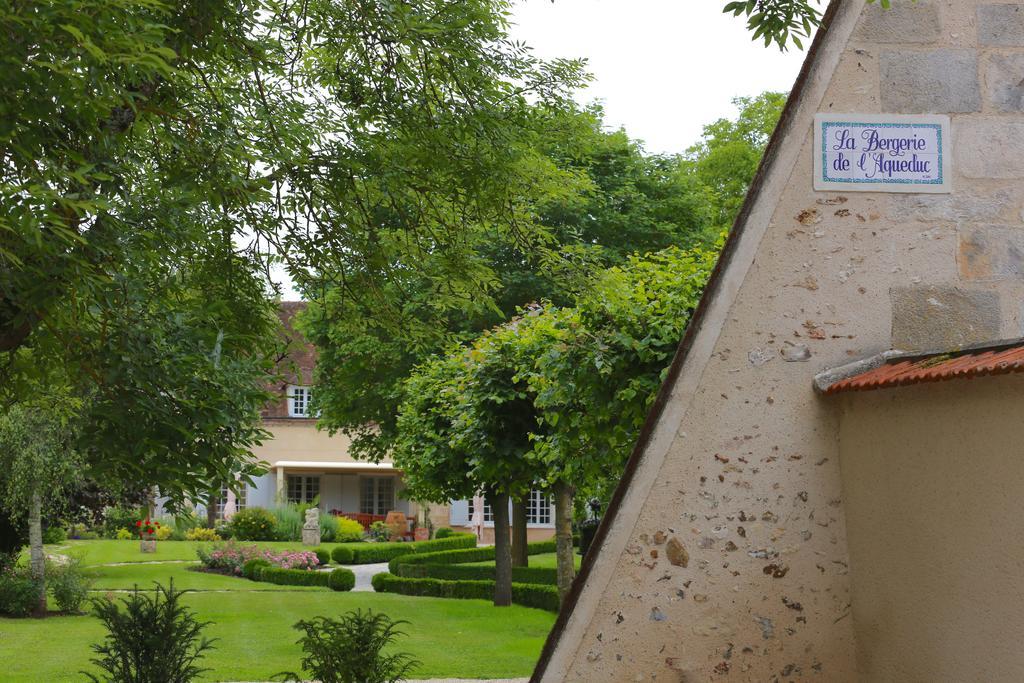 Chambres D'Hotes La Bergerie De L'Aqueduc Houx Exterior photo